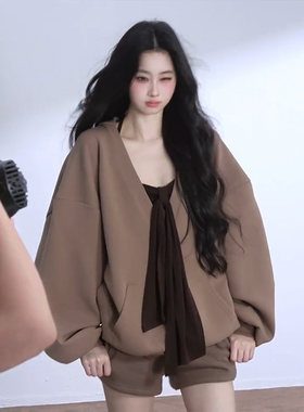 Trendy高级感美式休闲连帽卫衣内搭吊带背心女休闲短裤三件套