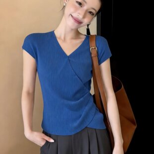 t恤女夏季 不规则掐腰冰丝针织上衣 正肩短袖 克莱因蓝交叉v领小飞袖