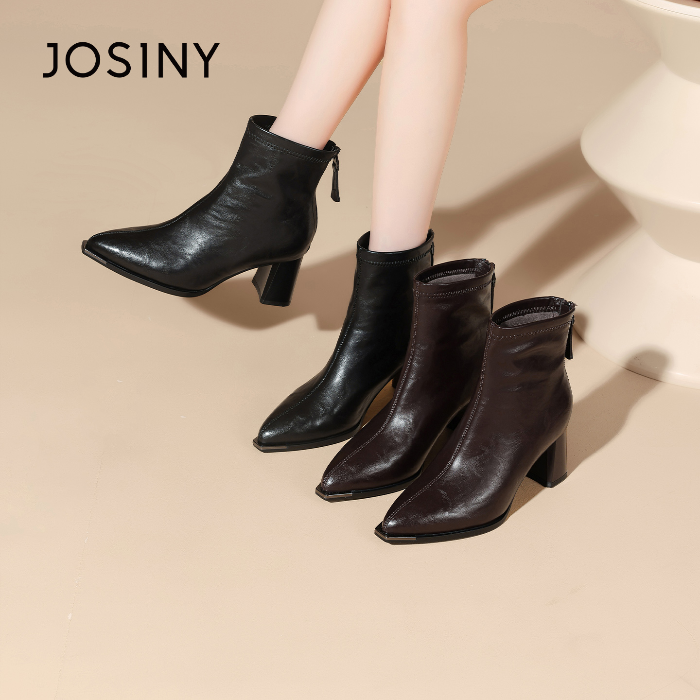 卓诗尼法式尖头粗跟短靴