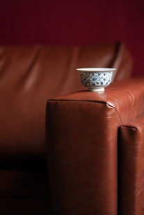 景德镇手作搏泥幻化印坯缠枝菊纹杯