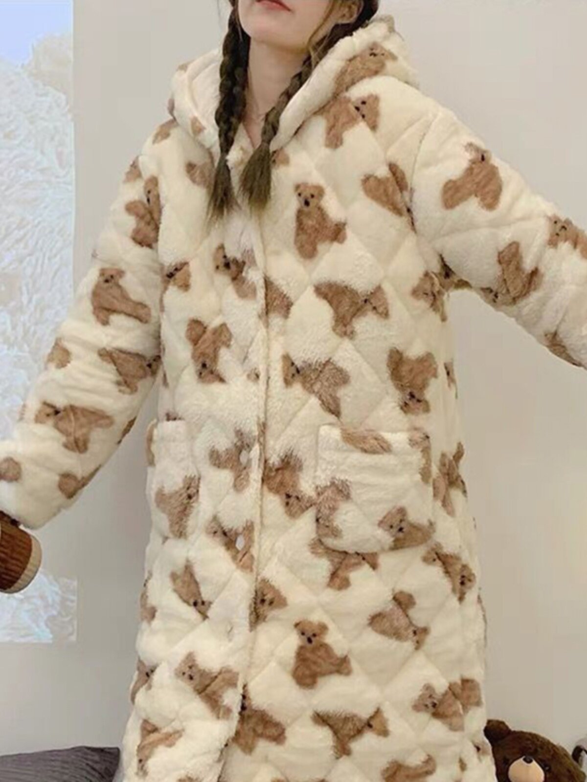 AUTUMN AND WINTER PAJAMAS WOMENS THREE-LAYER PADDED CUTE BEAR CORAL VELVET NIGHTGOWNS WARM AND THICK VELVET SMALL PEOPLE LOUNGEWEAR