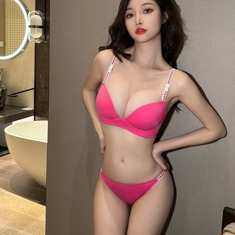 维多利亚性感波波胸小胸聚拢加厚显大内衣时尚无痕调整型文胸套装