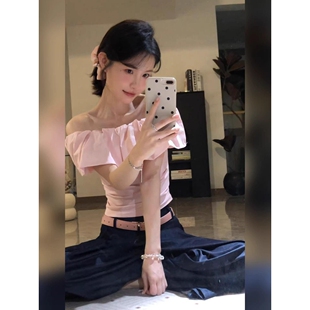 粉色一字肩上衣高级感女肩绝美设计感小众辣妹韩系穿搭纯欲风