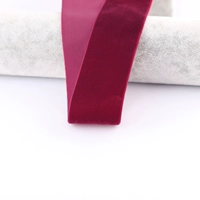 Красное вино шириной 3,8 см шириной на один метр