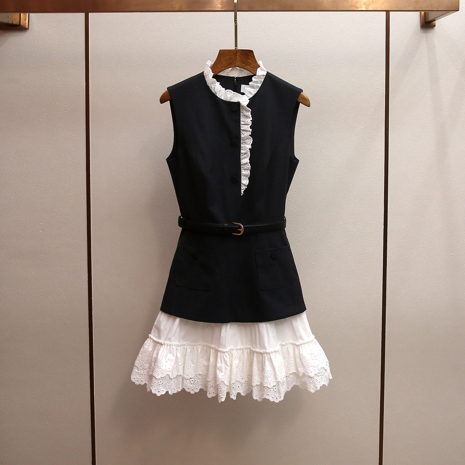 深圳南油高端女装春季新款法式优雅气质拼接蕾丝边无袖背心连衣裙