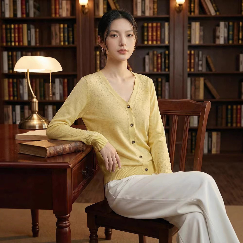 针织开衫女V领长袖重工烫钻纯色简约百搭显瘦春秋外搭针织小外套