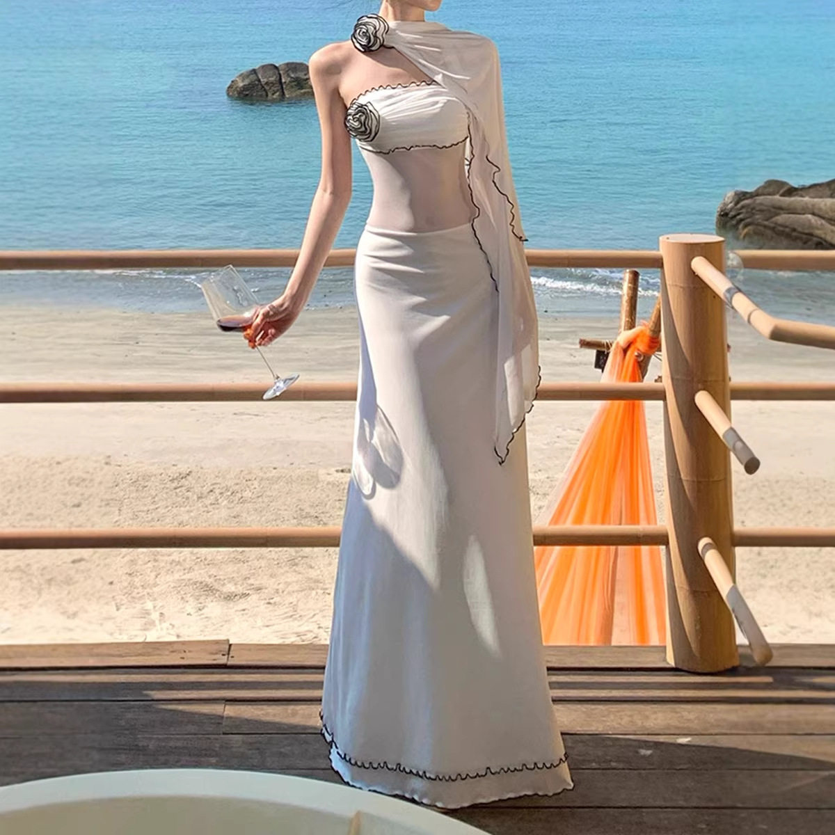 2026新款海边度假白色薄纱抹胸连衣裙女感长款收腰性感气质长裙潮