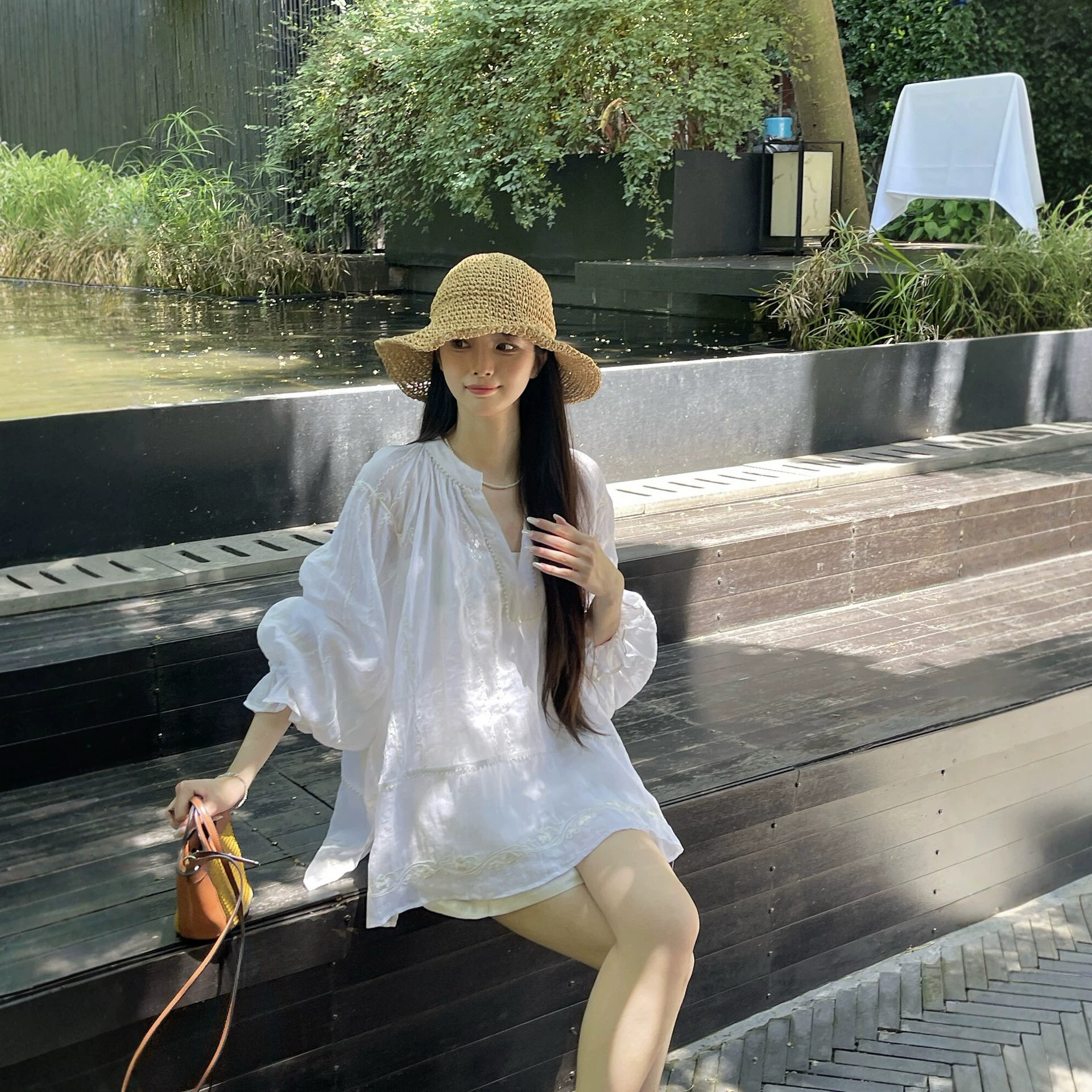 南油2026新款法式度假风刺绣衬衣女宽松灯笼袖百搭遮肉显瘦白衬衫