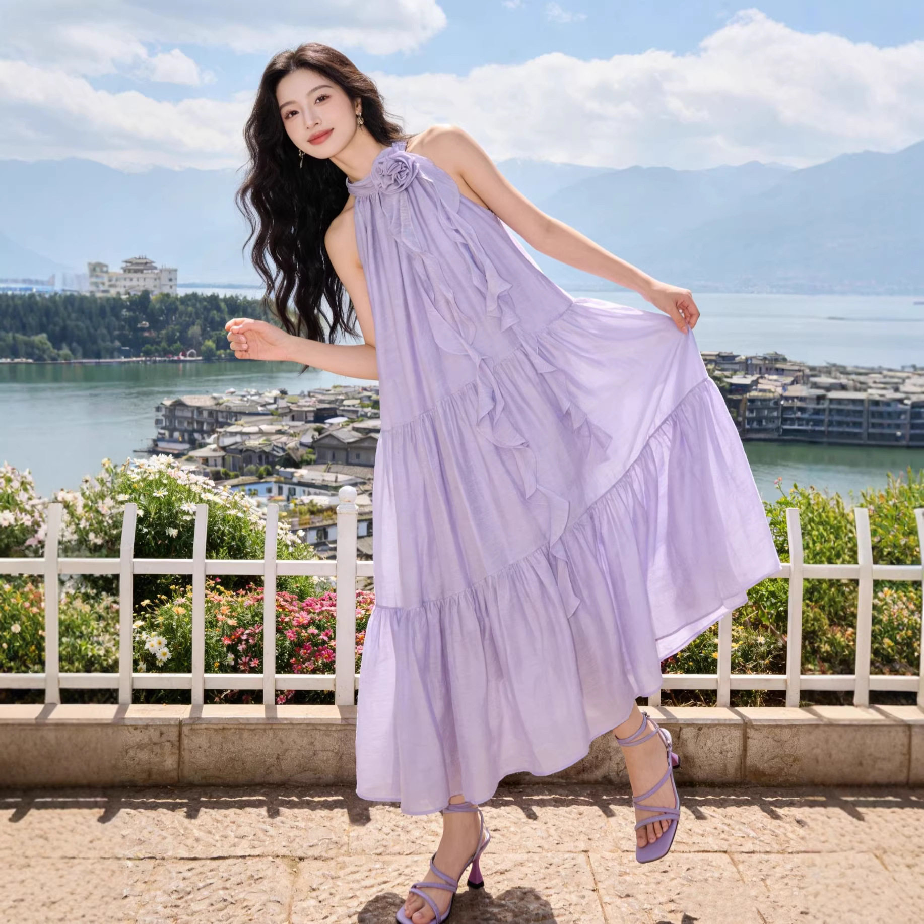 南油品质法式挂脖立体花紫色连衣裙女2026夏宽松度假风温柔仙女裙