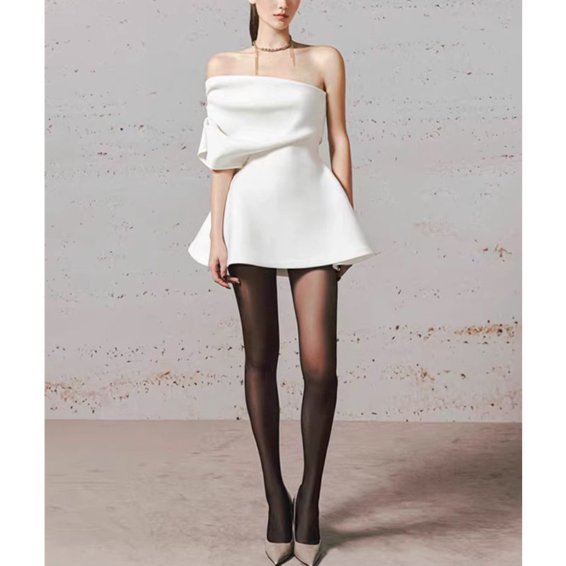 简约百搭洋气斜肩连衣裙女感精致白色收腰显瘦短款小礼服气质时尚