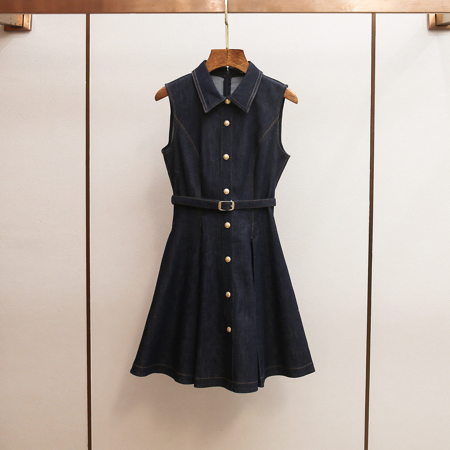 深圳南油高端女装春季新款法式复古港风翻领无袖A字背心连衣裙女