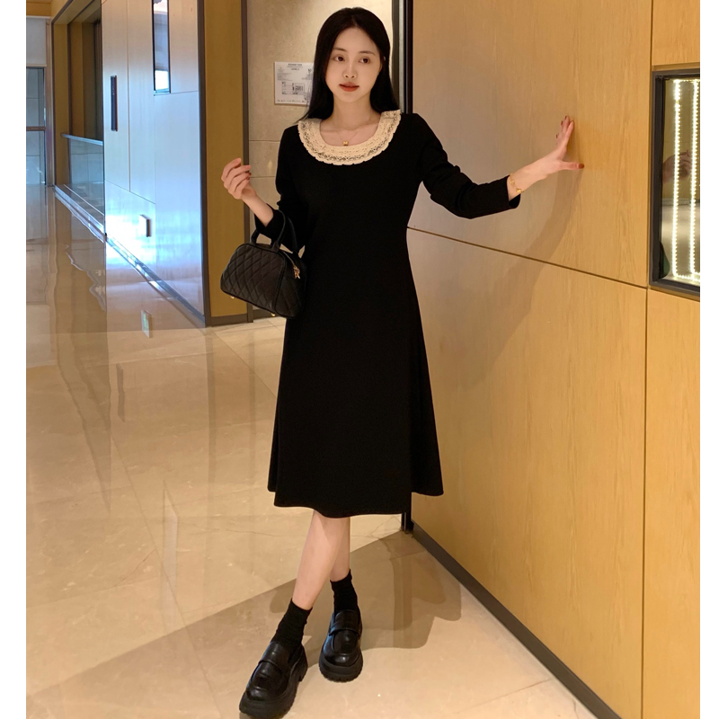 2025秋冬新款大码胖mm遮肚显瘦小黑裙蕾丝花边拼接圆领连衣裙8894