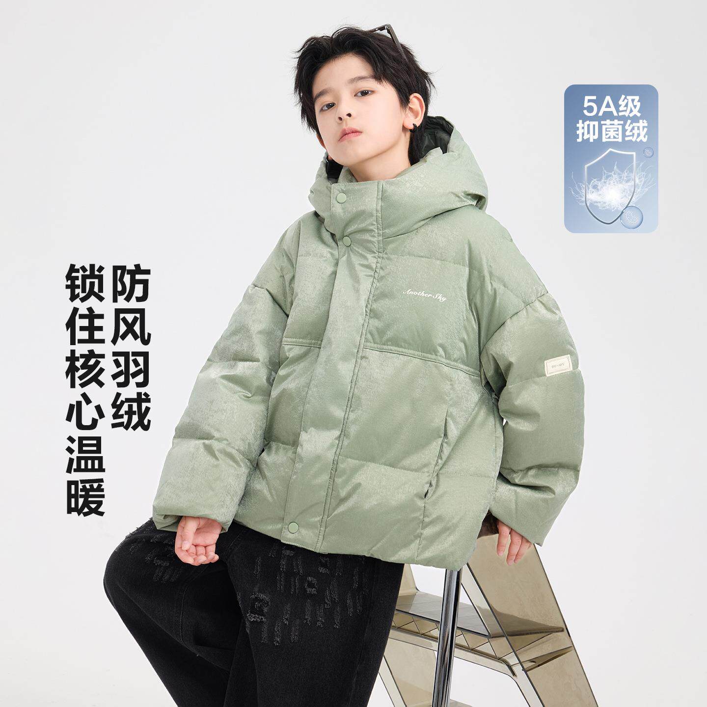 男童冬季韩范短款连儿帽面包羽绒2026新款童服男孩加厚防寒外套潮