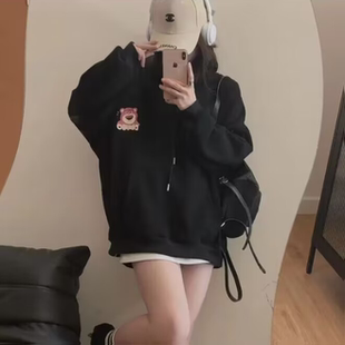 宽松显瘦减龄上衣 火龙果色草莓熊连帽加绒卫衣女秋冬慵懒风中长款