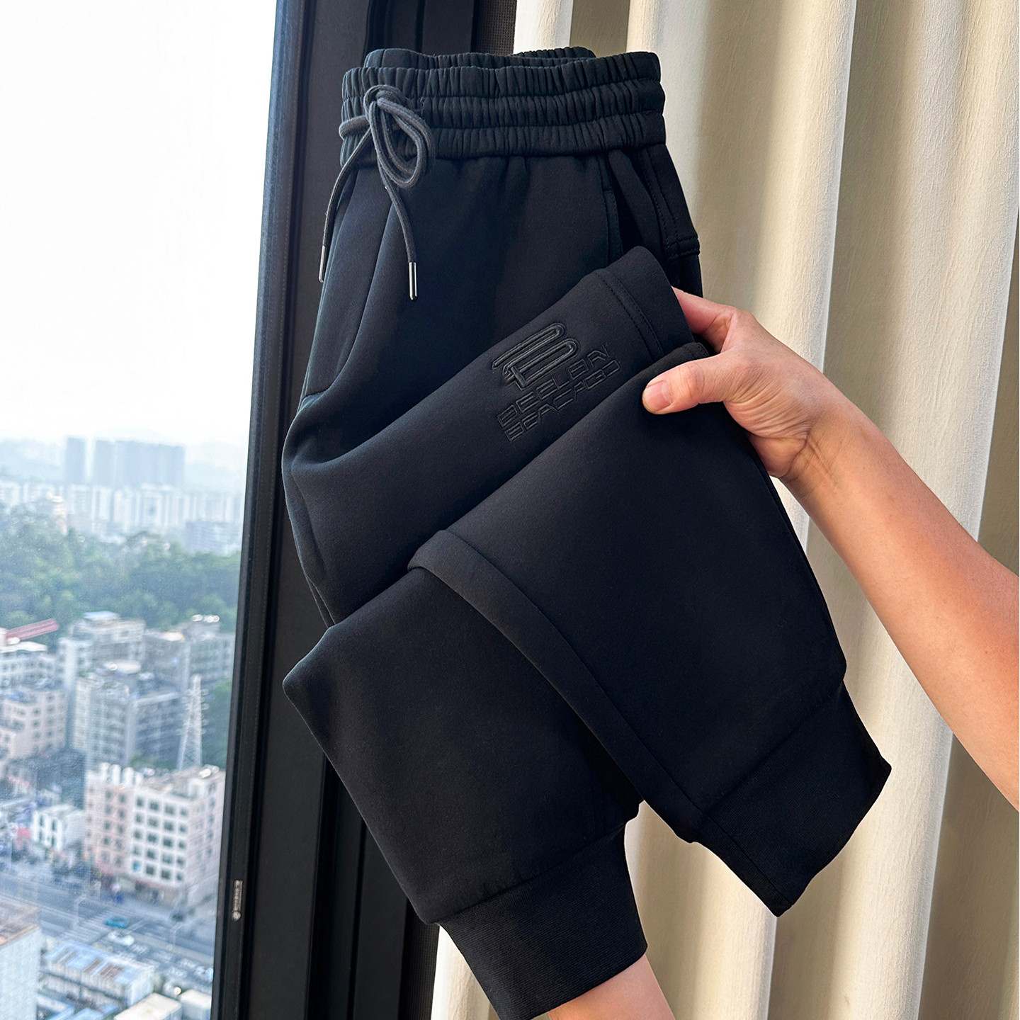 潮牌休闲裤男士秋冬潮流痞帅束脚运动裤哈伦裤黑色刺绣字母卫裤男,男装,卫裤,淘宝优惠券,粉丝福利购,淘宝优惠卷