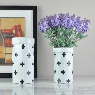 饰品 现代时尚 白色陶瓷圆柱形十字纹桌面插花花瓶简约家居餐桌软装