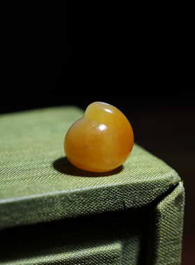 姑苏润石堂和田玉籽料黄沁挂件