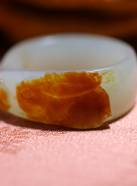 【姑苏润石堂】在售5.7克新疆和田玉籽料红皮青玉玉兔玉戒