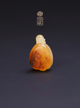 【姑苏润石堂】在售0.8克新疆和田玉籽料黄沁带玉种莲蓬吊坠