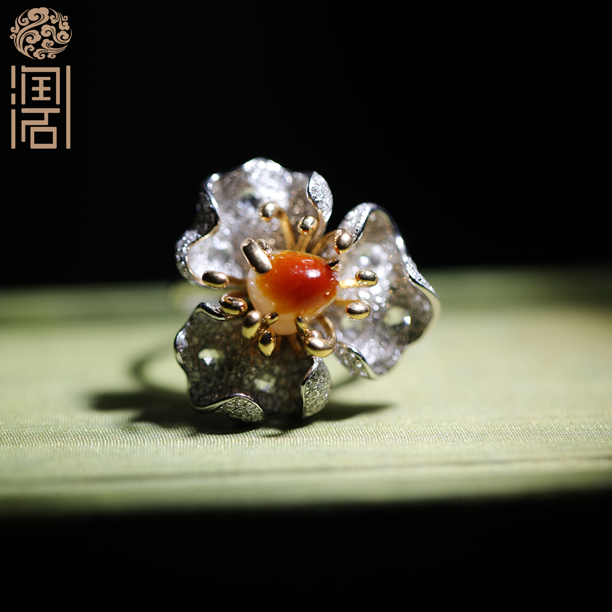 新疆和田玉籽料红皮白玉镶金戒指