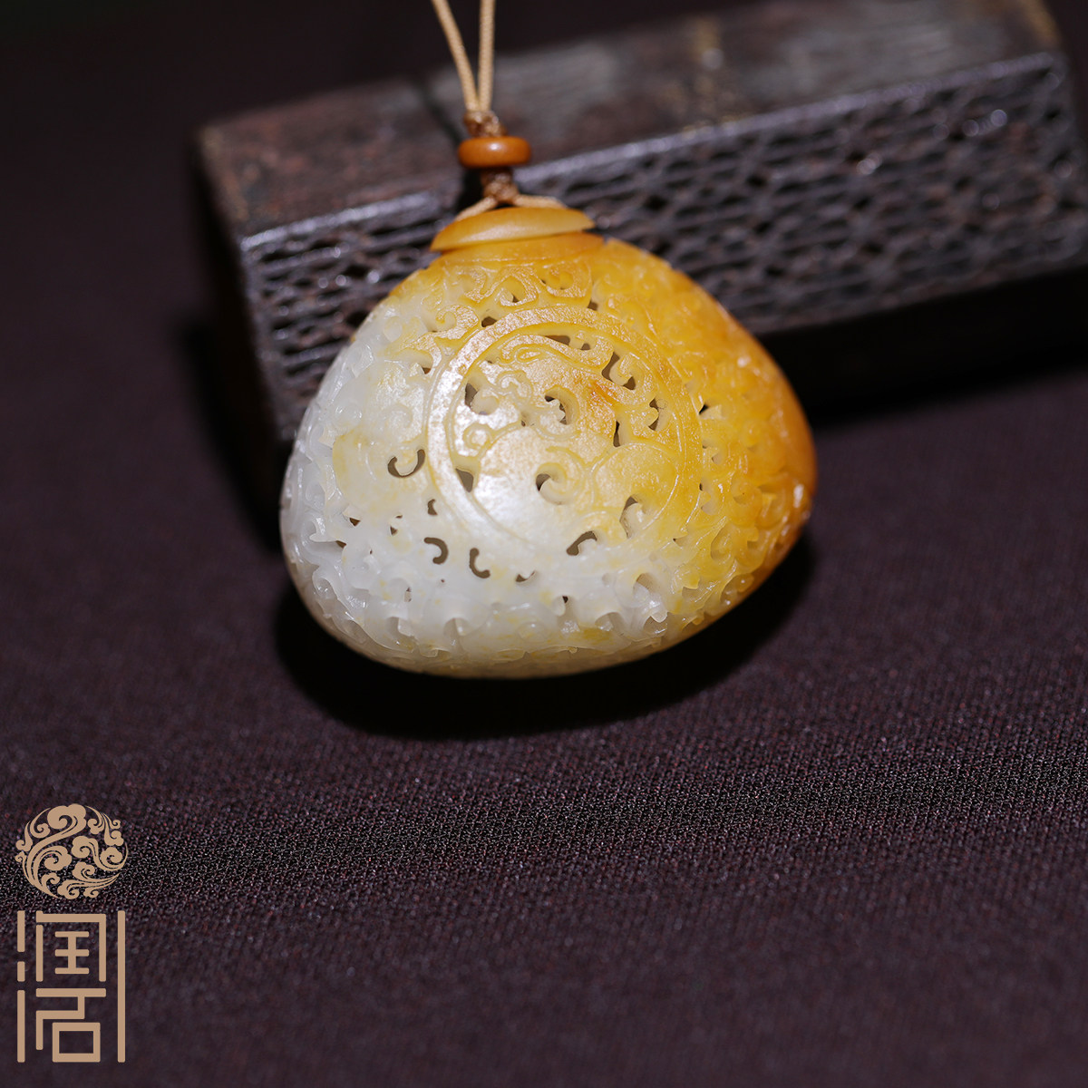 【姑苏润石堂】在售13.2克新疆和田玉籽料黄皮白玉凤凰香囊吊坠