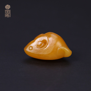 【姑苏润石堂】在售1.7克新疆和田玉籽料黄沁子鼠吊坠