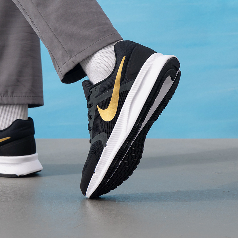 Nike/耐克公路跑步鞋男鞋RUN SWIFT 3透气缓震运动鞋DR2695-010