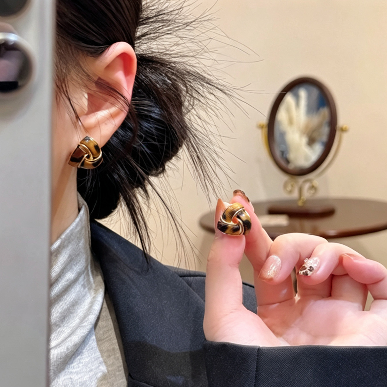 法式复古咖色滴油三角几何耳钉女气质新款爆款高级感耳坠独特小众