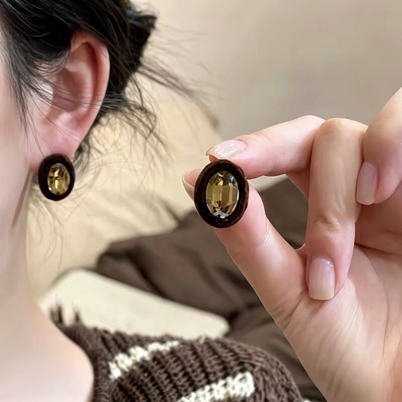 秋冬新款复古丝绒锆石椭圆耳钉女2026新款小巧精致气质百搭耳饰女