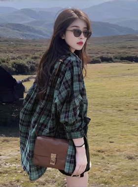 复古英伦风绿色格子衬衫外套女夏大码胖MM休闲防晒中长款衬衣上衣
