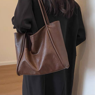 2026年巨好看韩系慵懒风超火精致日常通勤百搭大容量女款夏天包包