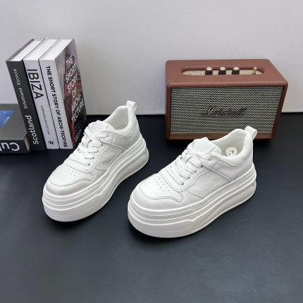 欧货小个子增高厚底7CM小白鞋女2026春新款百搭显脚小松糕运动鞋