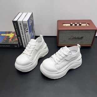 欧洲站超火休闲鞋女2026春秋新款潮牌圆头厚底增高面包鞋小白鞋潮