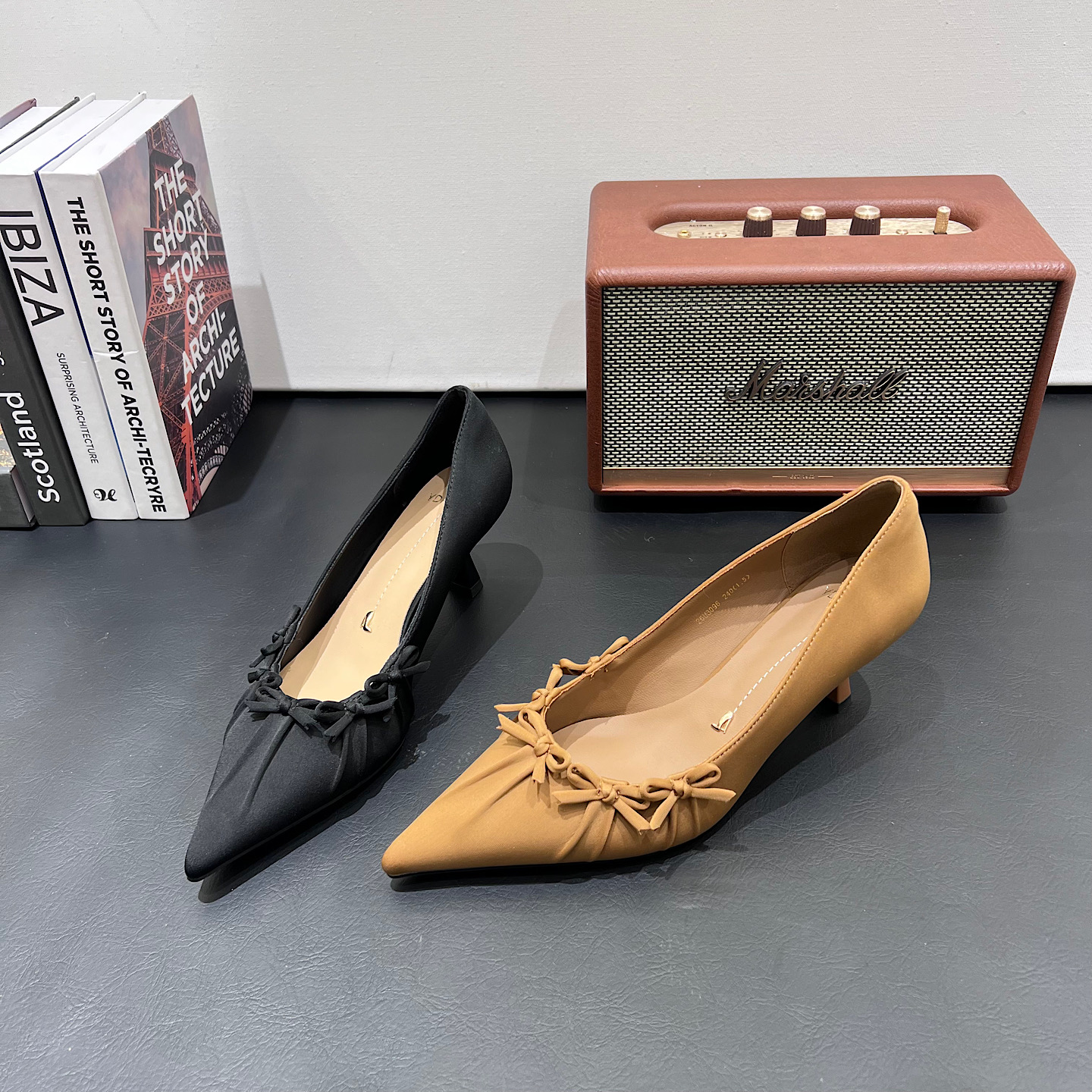 一代佳人2026春季新款法式细跟尖头蝴蝶结时装浅口单鞋高跟鞋女潮