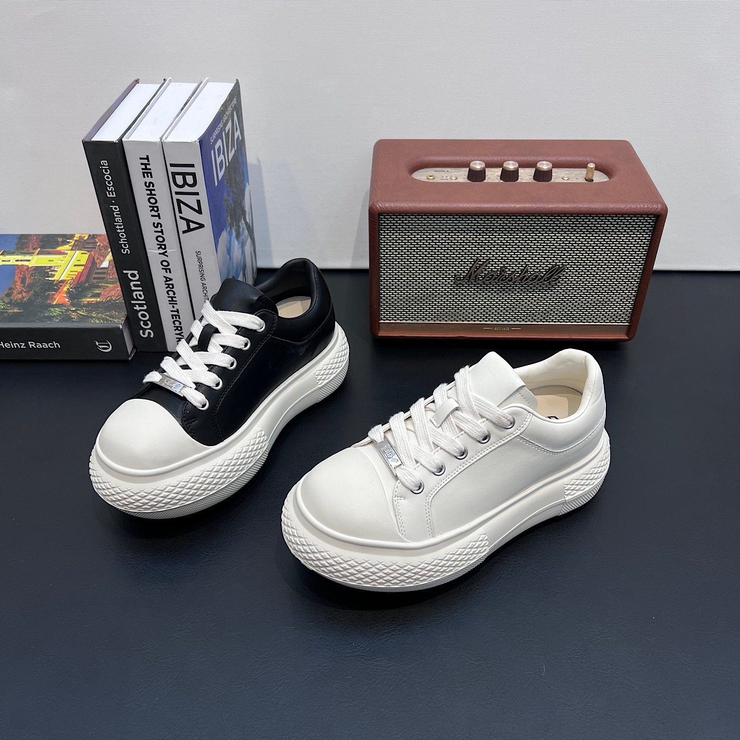 欧洲站丑萌小白鞋大头面包鞋女2026春款增高厚底时尚配阔腿裤女鞋