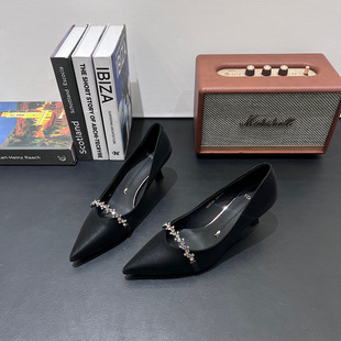 一代佳人法式气质尖头细跟高跟鞋女2026春新款水钻浅口单鞋女鞋潮