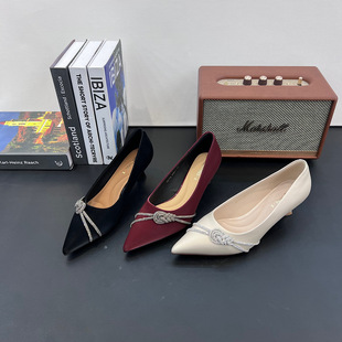 法式尖头细跟水钻浅口单鞋女2026春季新款气质百搭配裙子高跟鞋潮