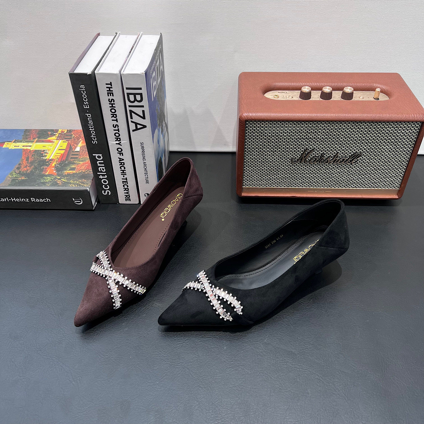 法式黑色绒面细跟高跟鞋女2026新款尖头水钻设计感小众女神范单鞋