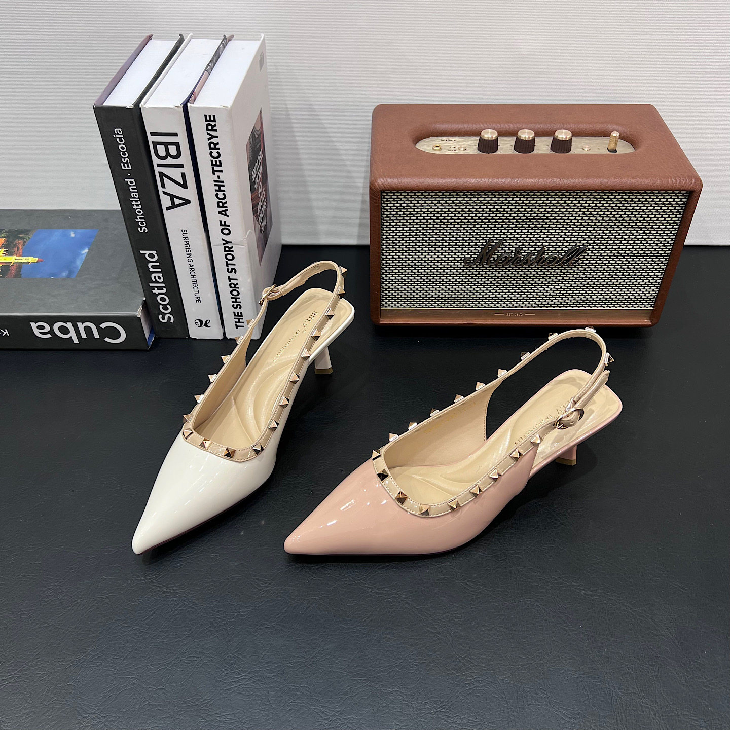 铆钉高跟鞋女细跟尖头裸色法式温柔风单鞋2026夏新款侧凉鞋女鞋子