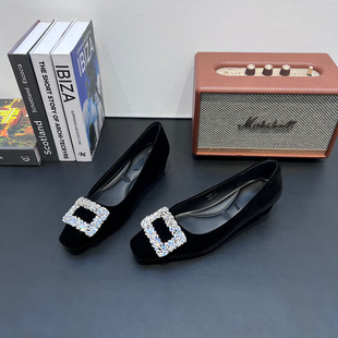 法式方头粗跟单鞋女2026春季新款浅口绒面高跟鞋水钻方扣瓢鞋女鞋