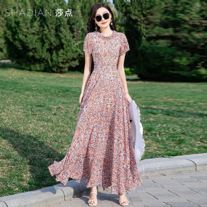 碎花长裙连衣裙女2026夏季新款修身显瘦大摆裙立领气质雪纺沙滩裙