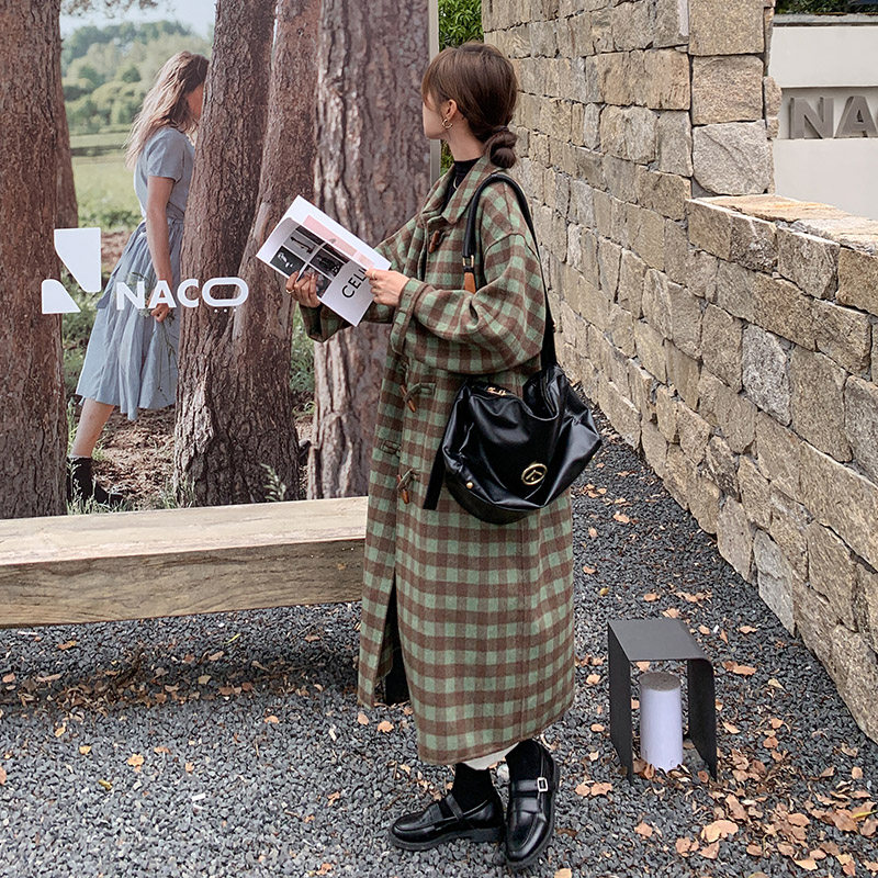 现货2023新款中长款格子木头扣呢大衣209P185288，女装毛呢外套，浙宝273