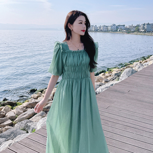 法式方领绿色泡泡袖连衣裙女夏季2025年新款温柔风别致显瘦长裙子图片