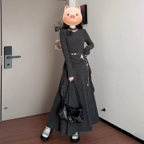 针织连衣裙子女秋冬季2026新款高级感富家千金感绝美长裙套装早秋