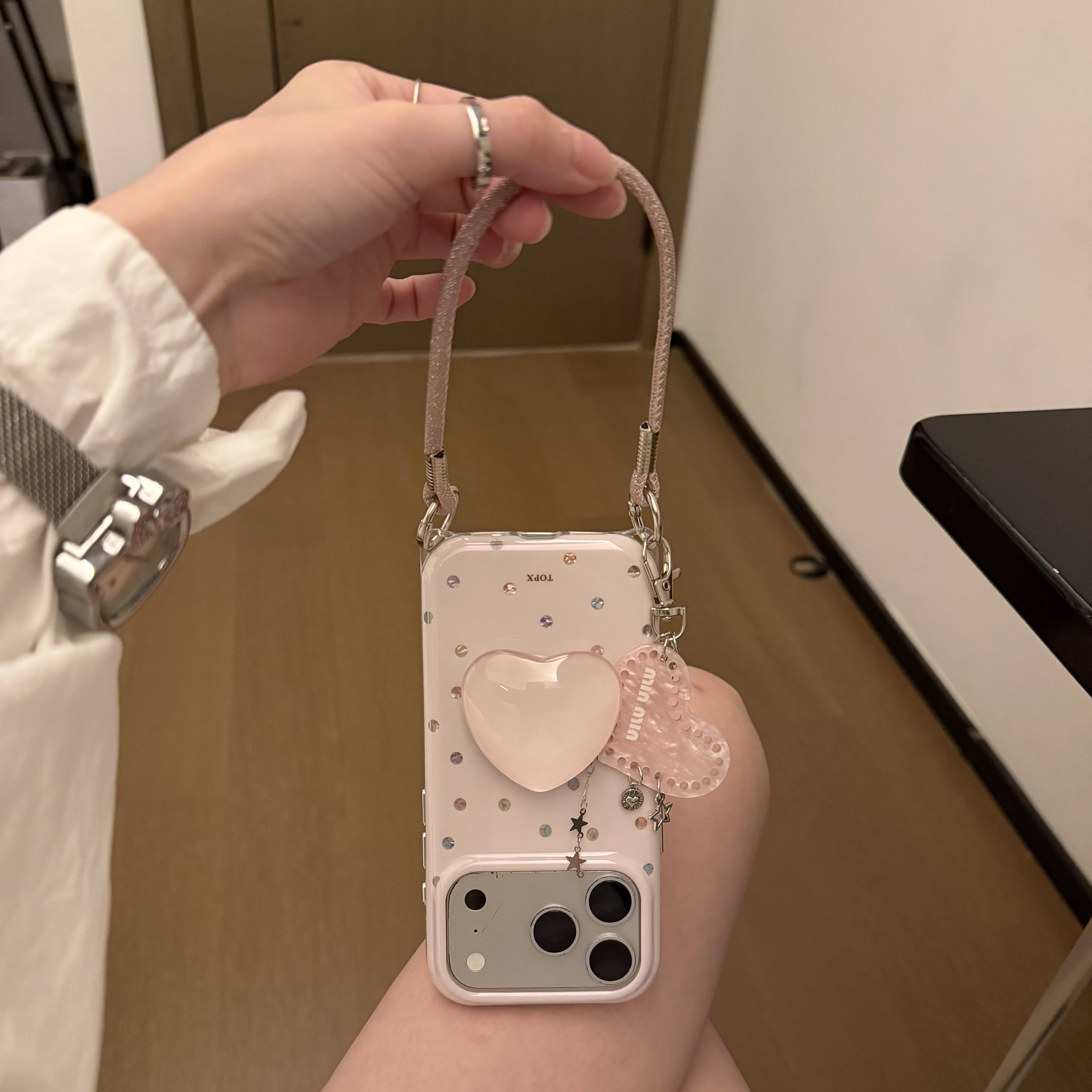 韩系ins粉镭射彩色波点粉爱心支架镂空闪粉手提适用苹果15Promax手机壳16女16pro苹果17promax韩15苹果17Pro