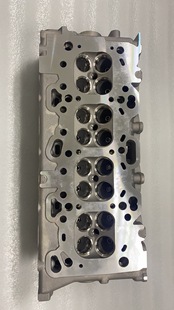 发动机气缸盖缸盖总成 4G64