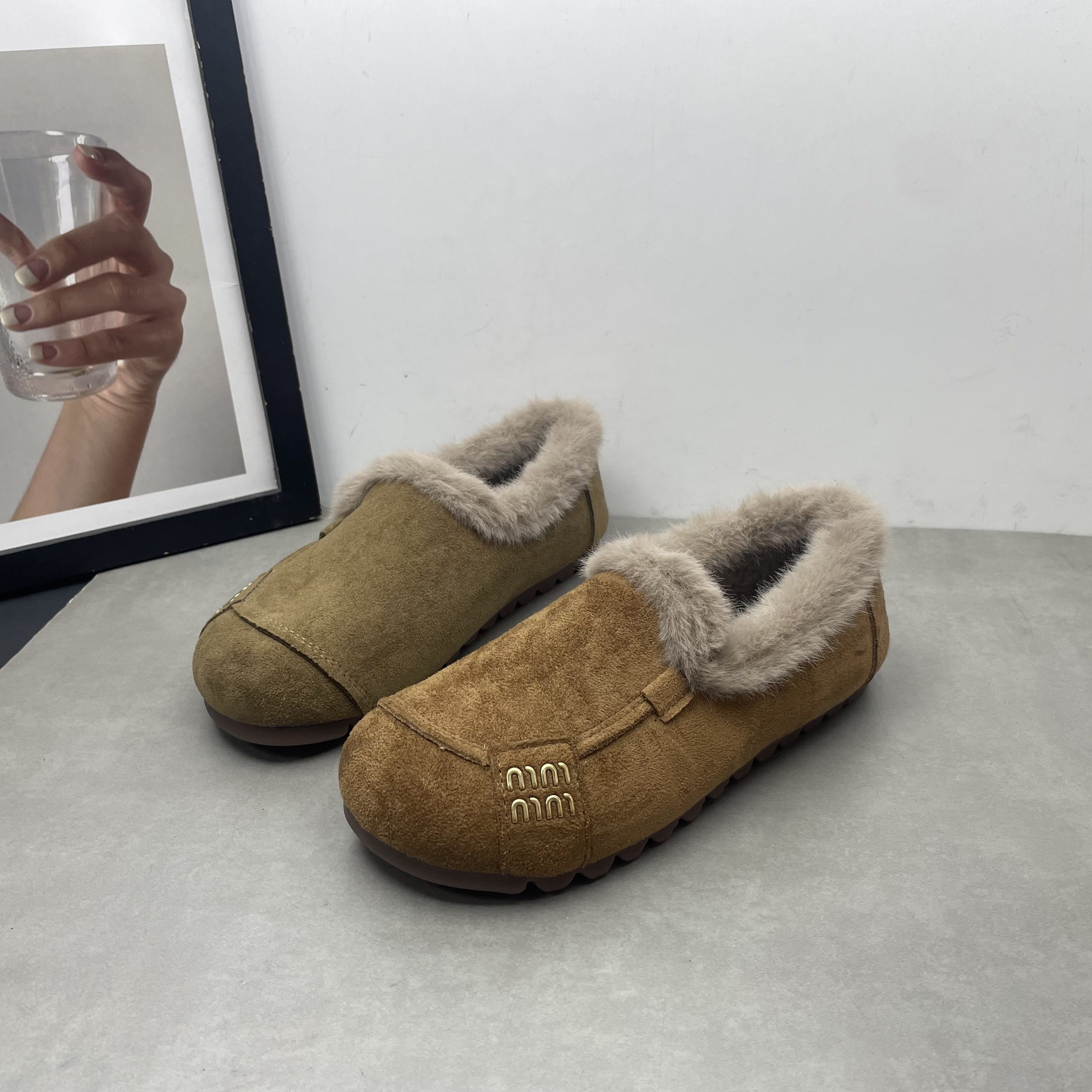 2025冬季新款女鞋圆头一脚蹬加绒保暖平底防滑软底豆豆鞋女士棉鞋