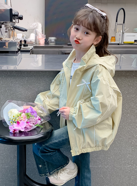 女童春装冲锋衣外套2026新款洋气春秋连帽上衣女孩休闲网红夹克衫