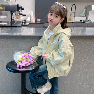 洋气春秋连帽上衣女孩休闲网红夹克衫 女童春装 冲锋衣外套2026新款