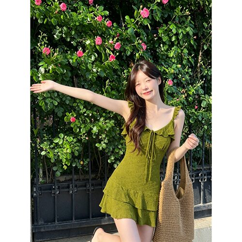 实拍复古度假吊带连衣裙女夏季纯欲收腰修身裙子绿色a字短裙11444